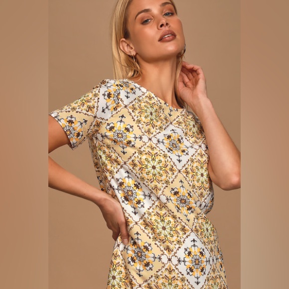 NWOT Lulu’s Size S Sandy Lion Yellow Print Shift Dress - Picture 3 of 12